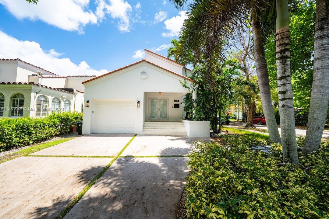 最近售出: $1,725,000 (3 贝兹, 3 浴室, 2155 平方英尺)