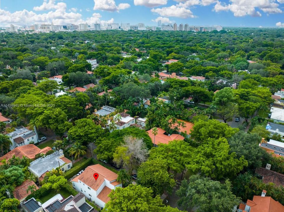 最近售出: $1,725,000 (3 贝兹, 3 浴室, 2155 平方英尺)