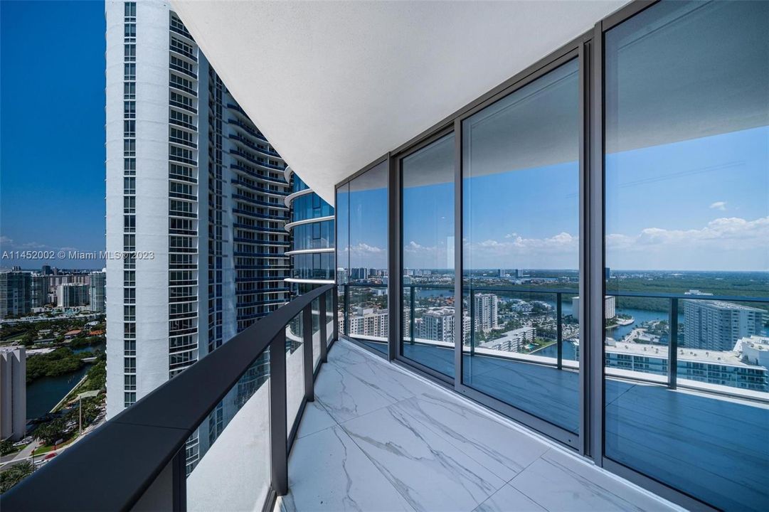 Recently Sold: $6,999,000 (4 beds, 5 baths, 3204 Square Feet)