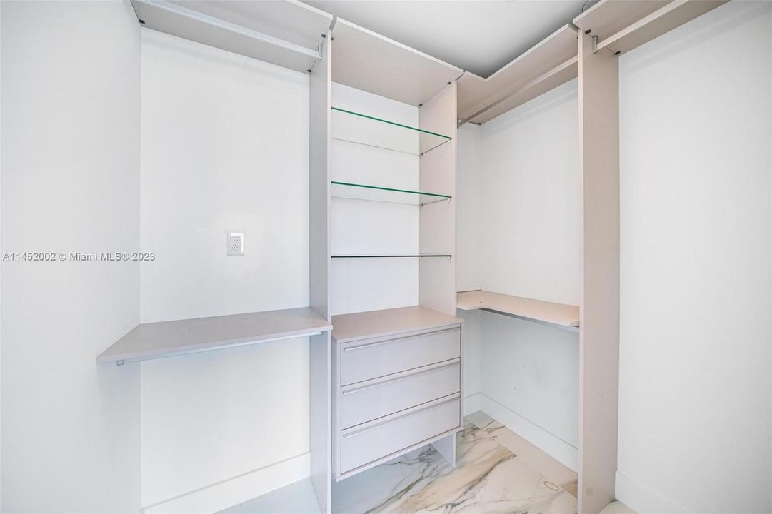 Recently Sold: $6,999,000 (4 beds, 5 baths, 3204 Square Feet)