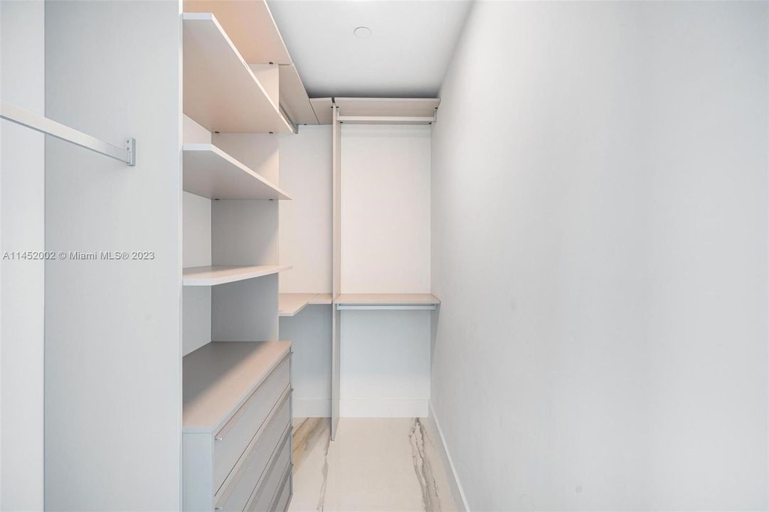 Recently Sold: $6,999,000 (4 beds, 5 baths, 3204 Square Feet)