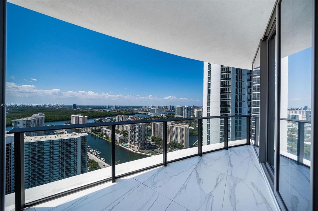 Recently Sold: $6,999,000 (4 beds, 5 baths, 3204 Square Feet)