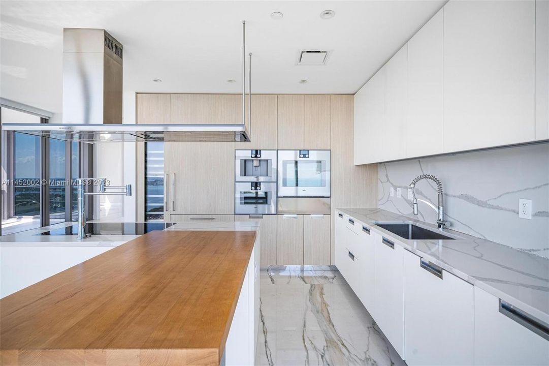 Recently Sold: $6,999,000 (4 beds, 5 baths, 3204 Square Feet)