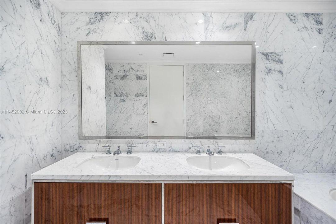 Recently Sold: $6,999,000 (4 beds, 5 baths, 3204 Square Feet)