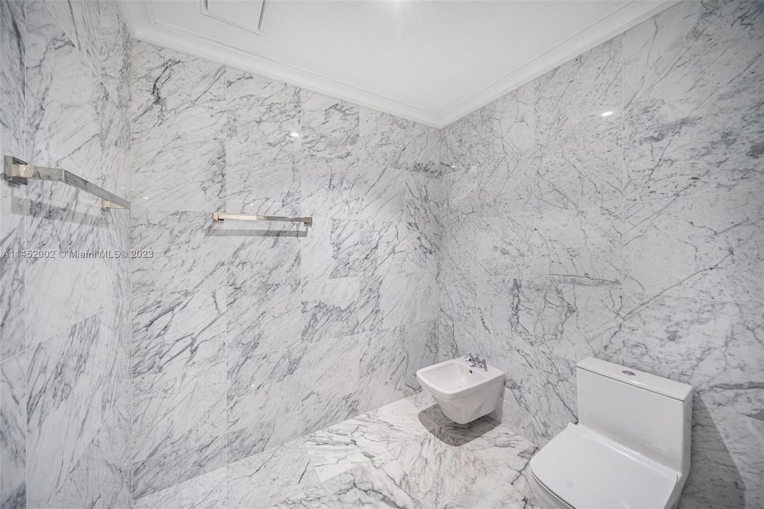 Recently Sold: $6,999,000 (4 beds, 5 baths, 3204 Square Feet)