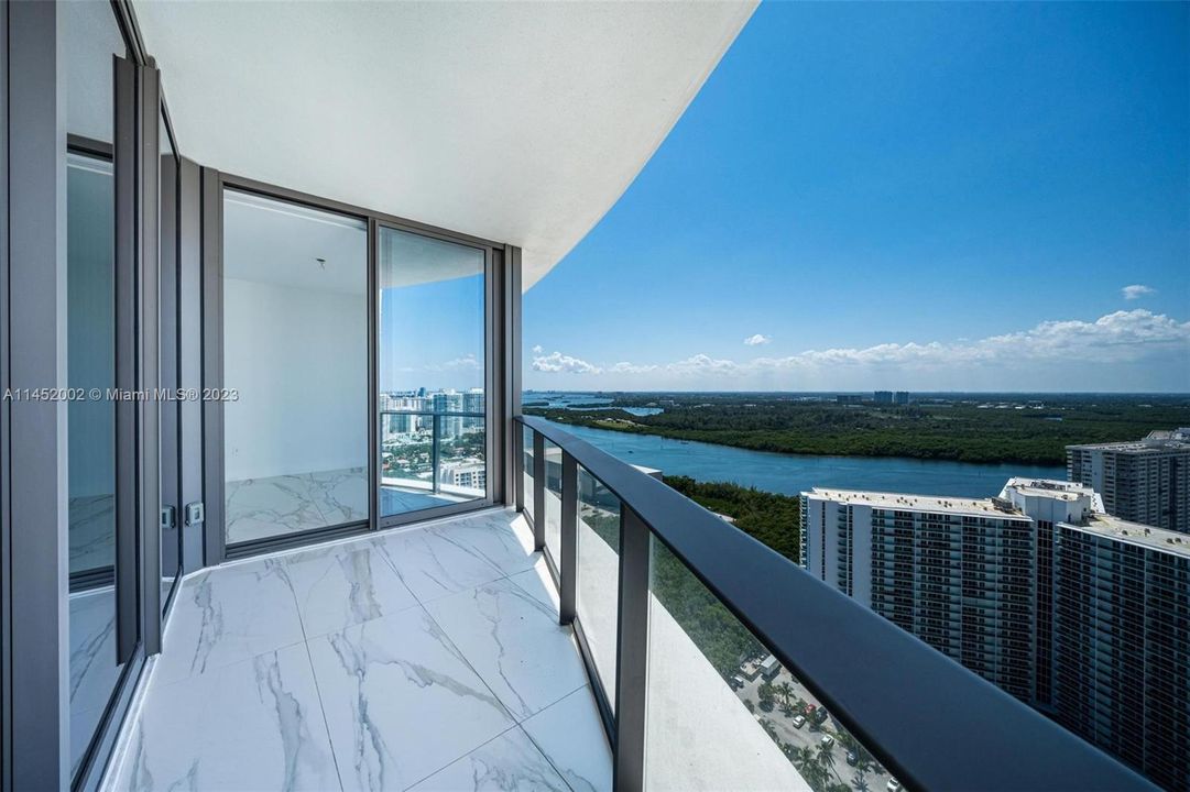 Recently Sold: $6,999,000 (4 beds, 5 baths, 3204 Square Feet)