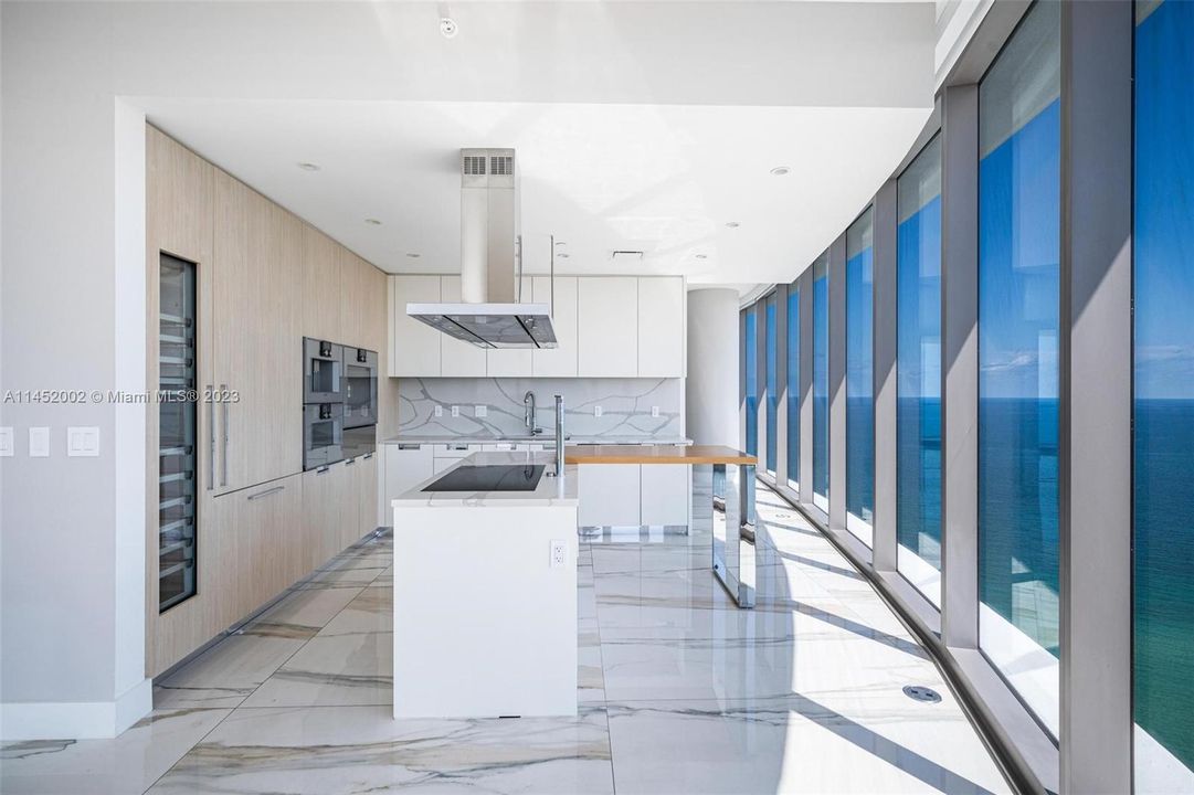 Recently Sold: $6,999,000 (4 beds, 5 baths, 3204 Square Feet)