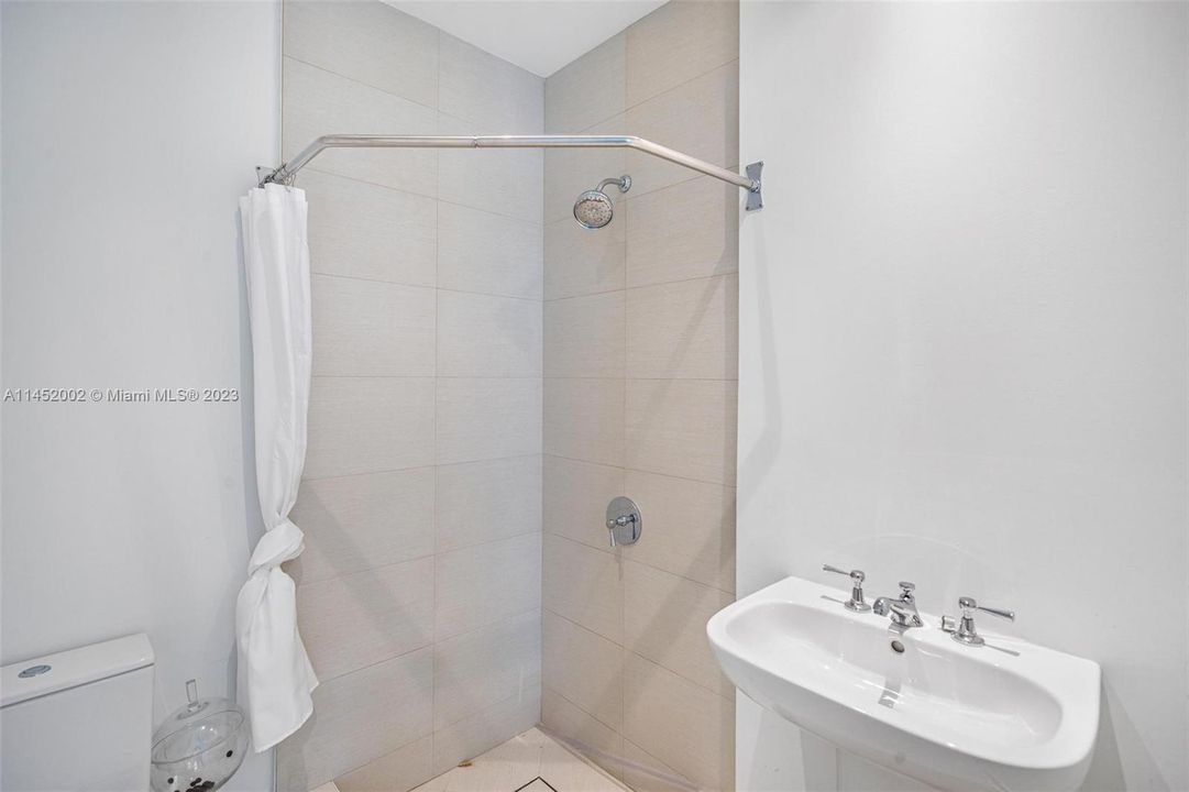 Recently Sold: $6,999,000 (4 beds, 5 baths, 3204 Square Feet)