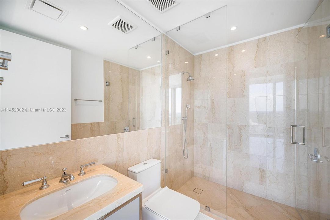 Recently Sold: $6,999,000 (4 beds, 5 baths, 3204 Square Feet)