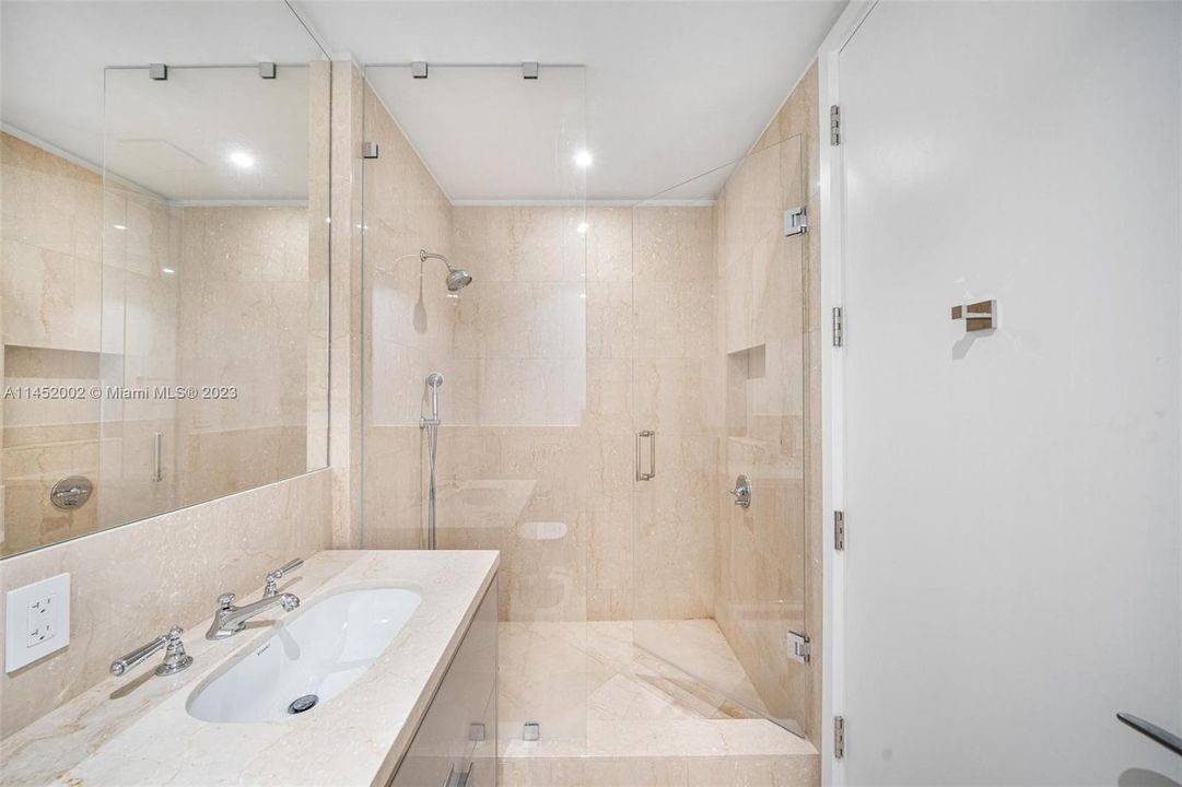 Recently Sold: $6,999,000 (4 beds, 5 baths, 3204 Square Feet)