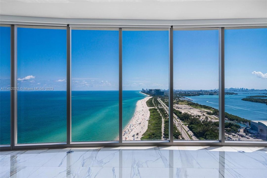 Recently Sold: $6,999,000 (4 beds, 5 baths, 3204 Square Feet)