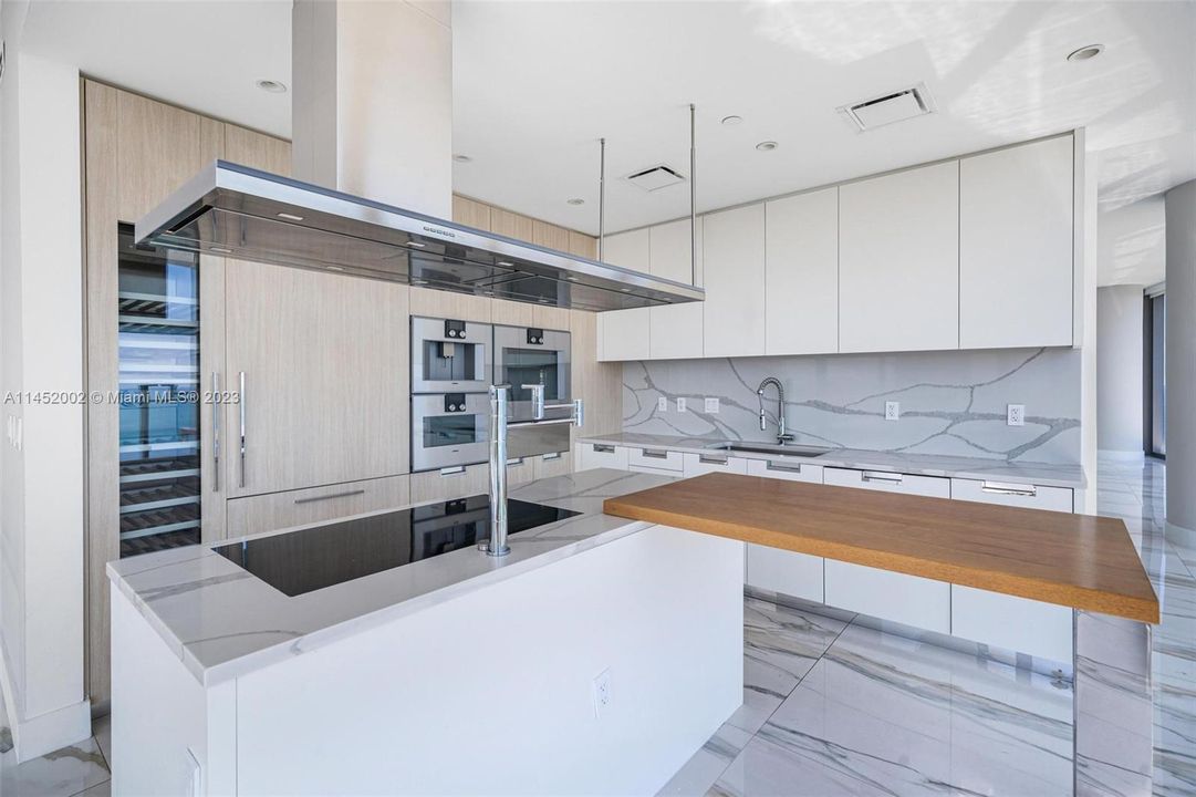 Recently Sold: $6,999,000 (4 beds, 5 baths, 3204 Square Feet)