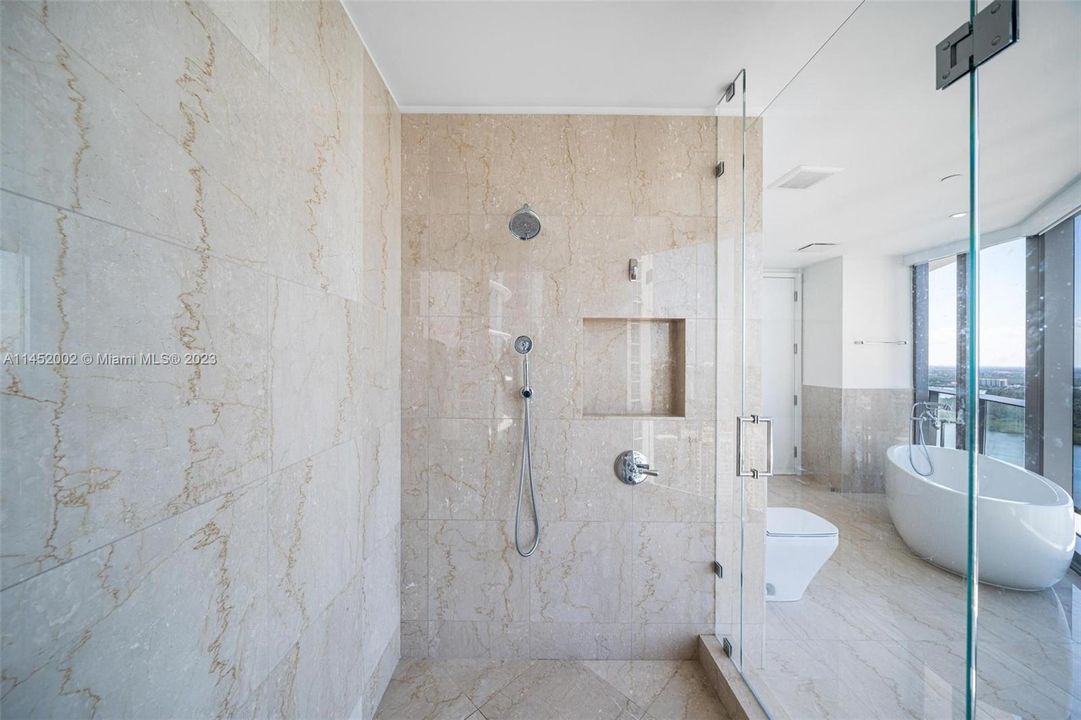 Recently Sold: $6,999,000 (4 beds, 5 baths, 3204 Square Feet)