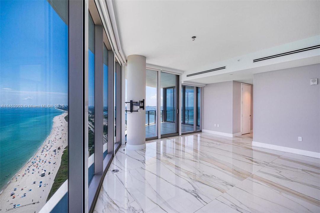 Recently Sold: $6,999,000 (4 beds, 5 baths, 3204 Square Feet)