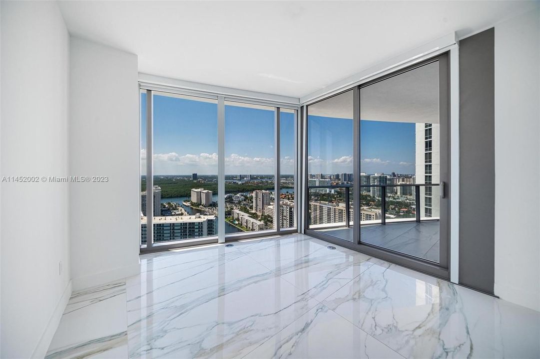 Recently Sold: $6,999,000 (4 beds, 5 baths, 3204 Square Feet)