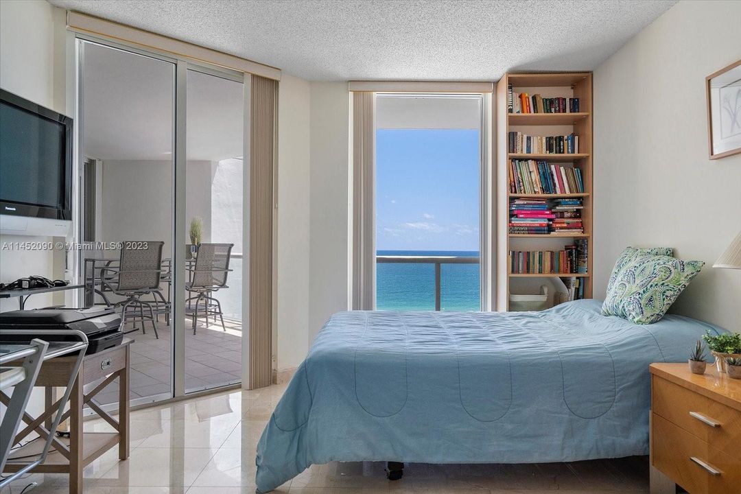 最近售出: $1,050,000 (2 贝兹, 2 浴室, 1600 平方英尺)