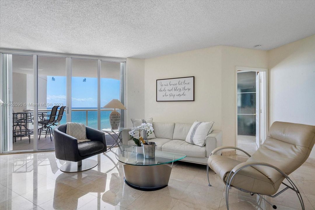 最近售出: $1,050,000 (2 贝兹, 2 浴室, 1600 平方英尺)