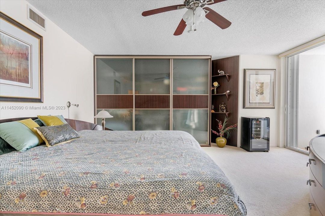 最近售出: $1,050,000 (2 贝兹, 2 浴室, 1600 平方英尺)