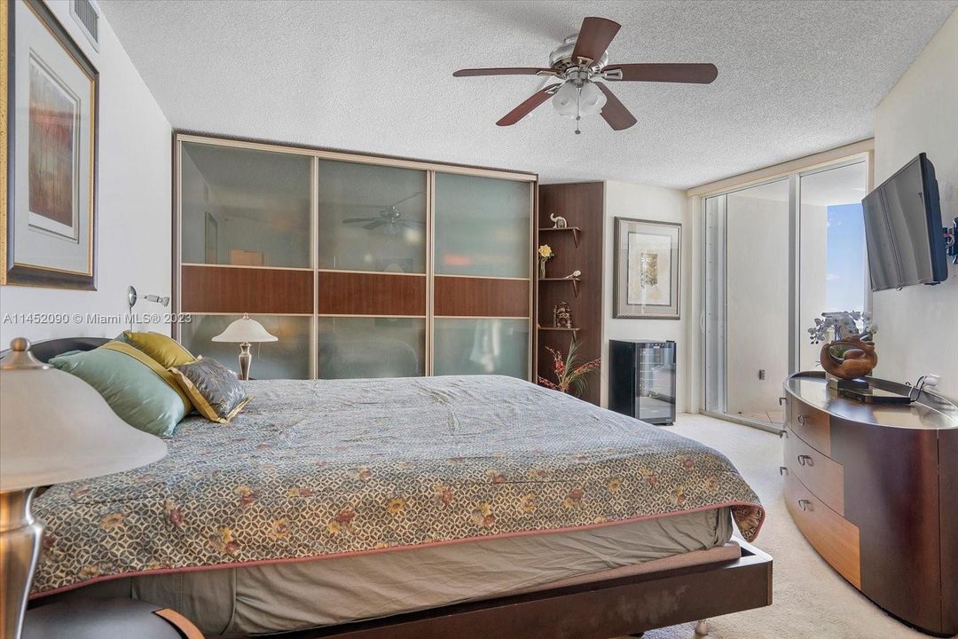 最近售出: $1,050,000 (2 贝兹, 2 浴室, 1600 平方英尺)