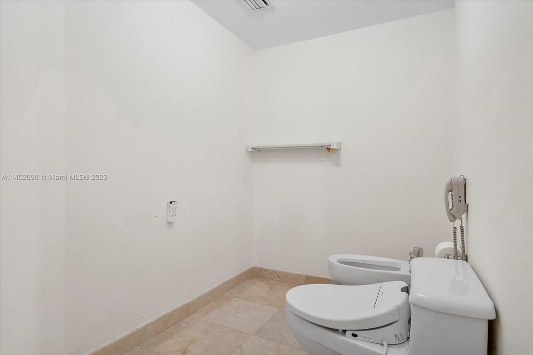 最近售出: $1,050,000 (2 贝兹, 2 浴室, 1600 平方英尺)