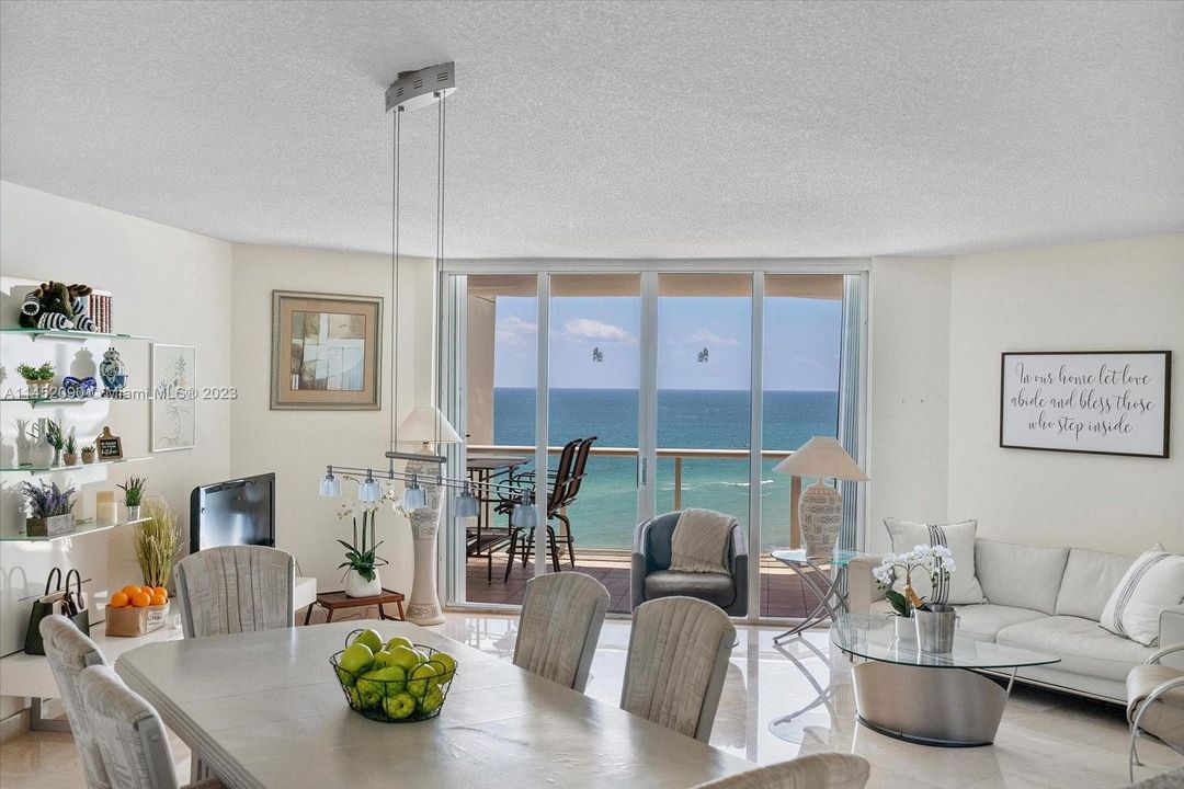 最近售出: $1,050,000 (2 贝兹, 2 浴室, 1600 平方英尺)