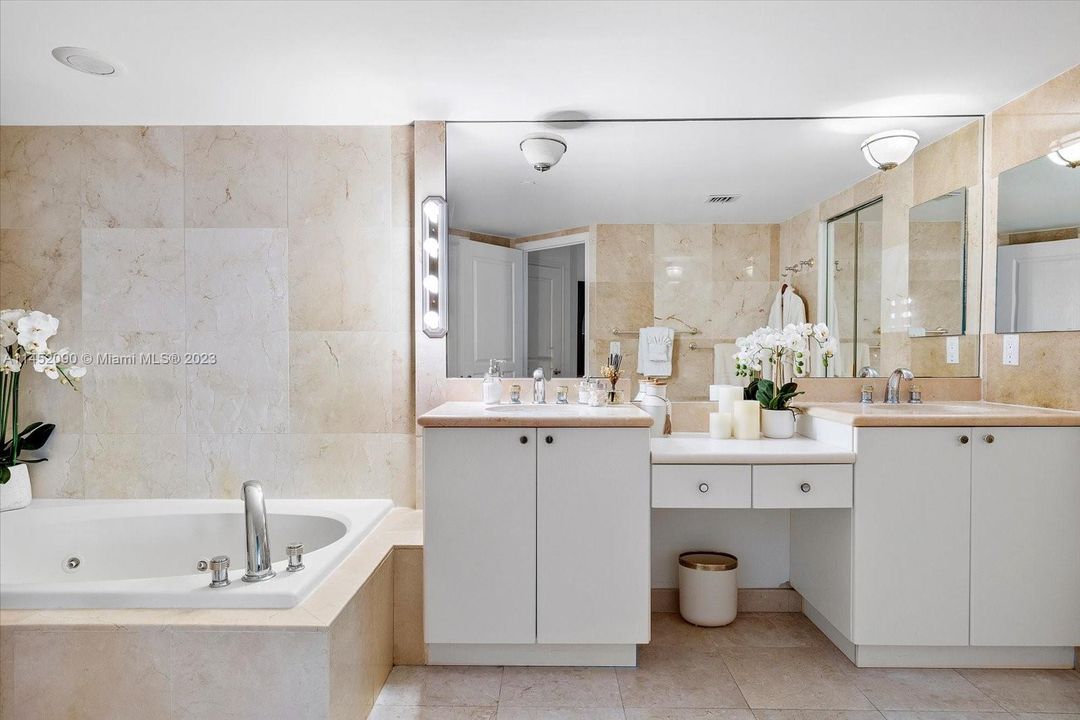 最近售出: $1,050,000 (2 贝兹, 2 浴室, 1600 平方英尺)