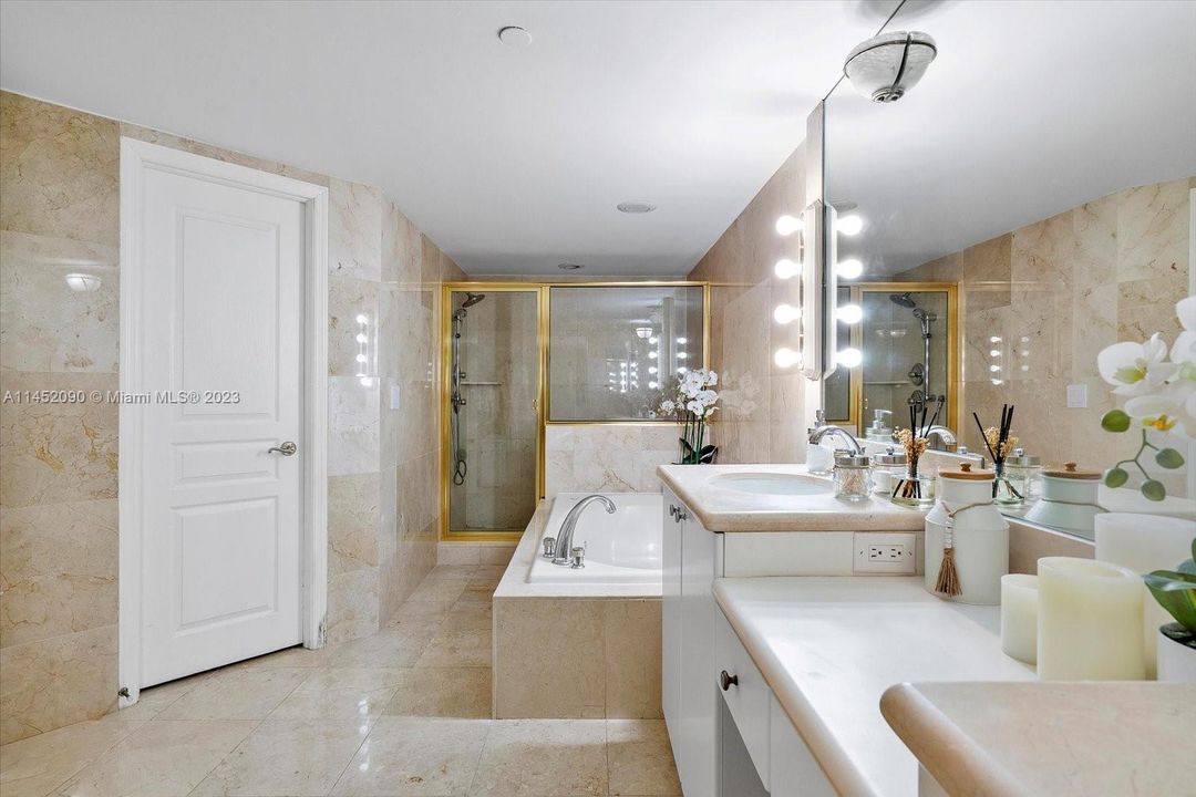 最近售出: $1,050,000 (2 贝兹, 2 浴室, 1600 平方英尺)