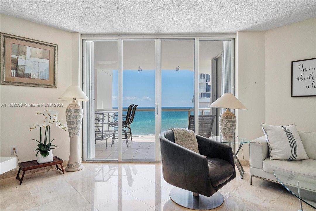 最近售出: $1,050,000 (2 贝兹, 2 浴室, 1600 平方英尺)