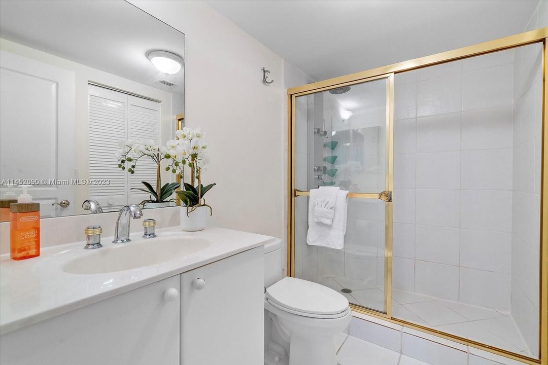 最近售出: $1,050,000 (2 贝兹, 2 浴室, 1600 平方英尺)