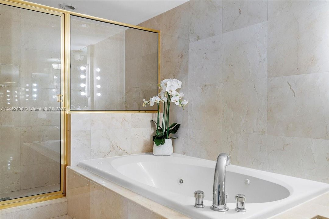 最近售出: $1,050,000 (2 贝兹, 2 浴室, 1600 平方英尺)