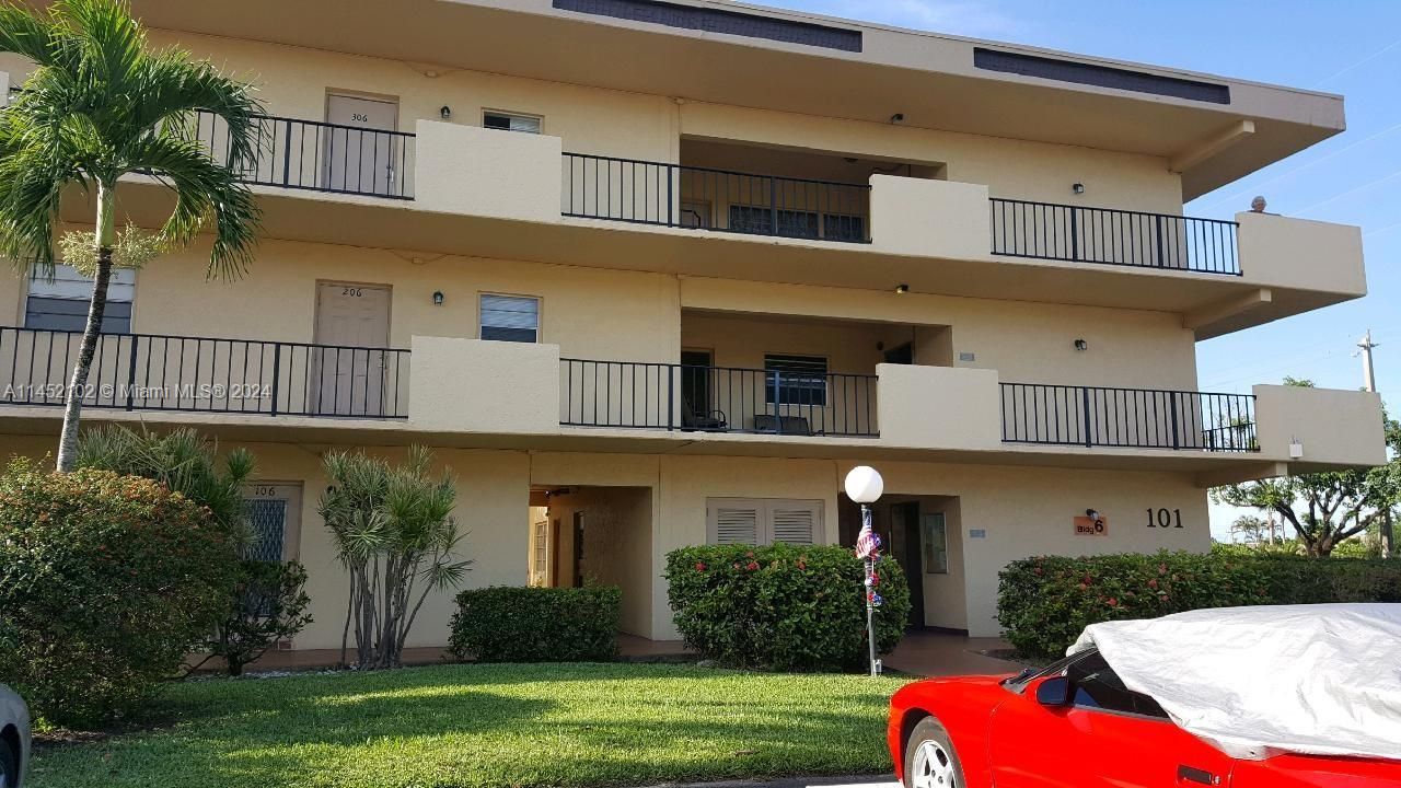 Active With Contract: $128,900 (1 beds, 1 baths, 710 Square Feet)