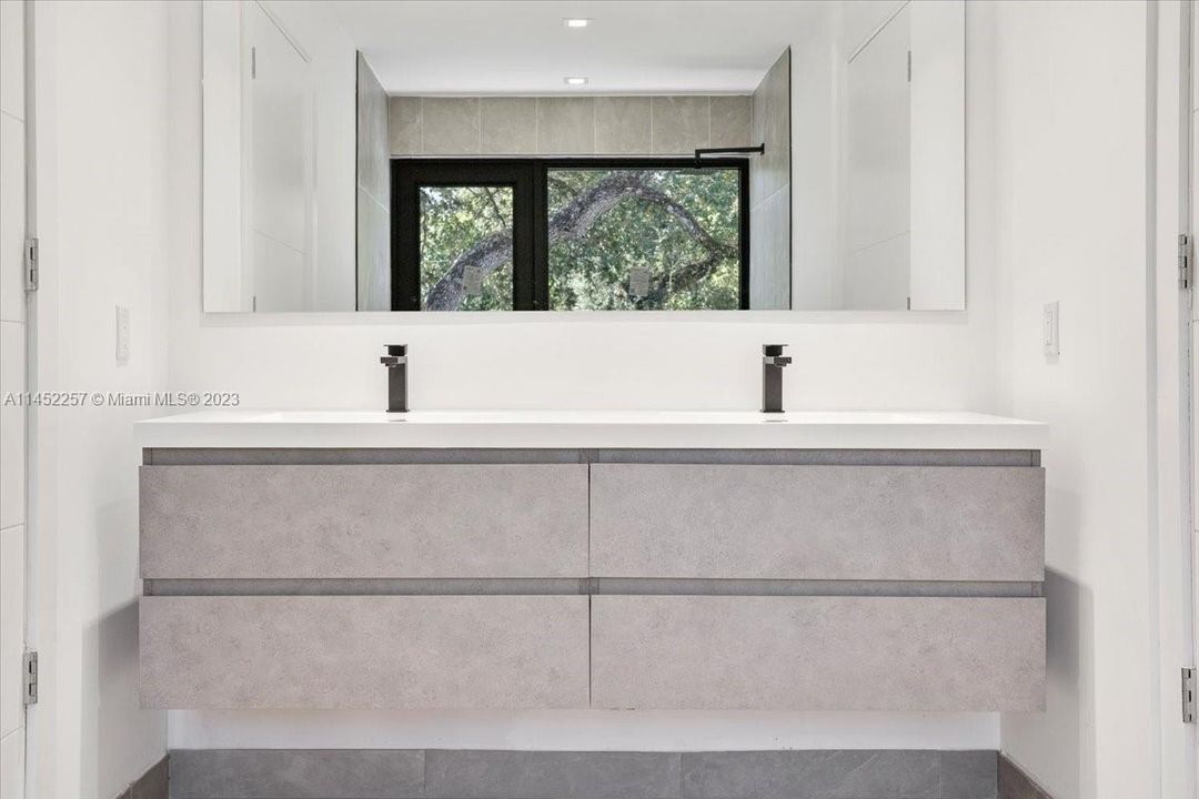 Недавно продано: $1,450,000 (4 спален, 3 ванн, 0 Квадратных фут)