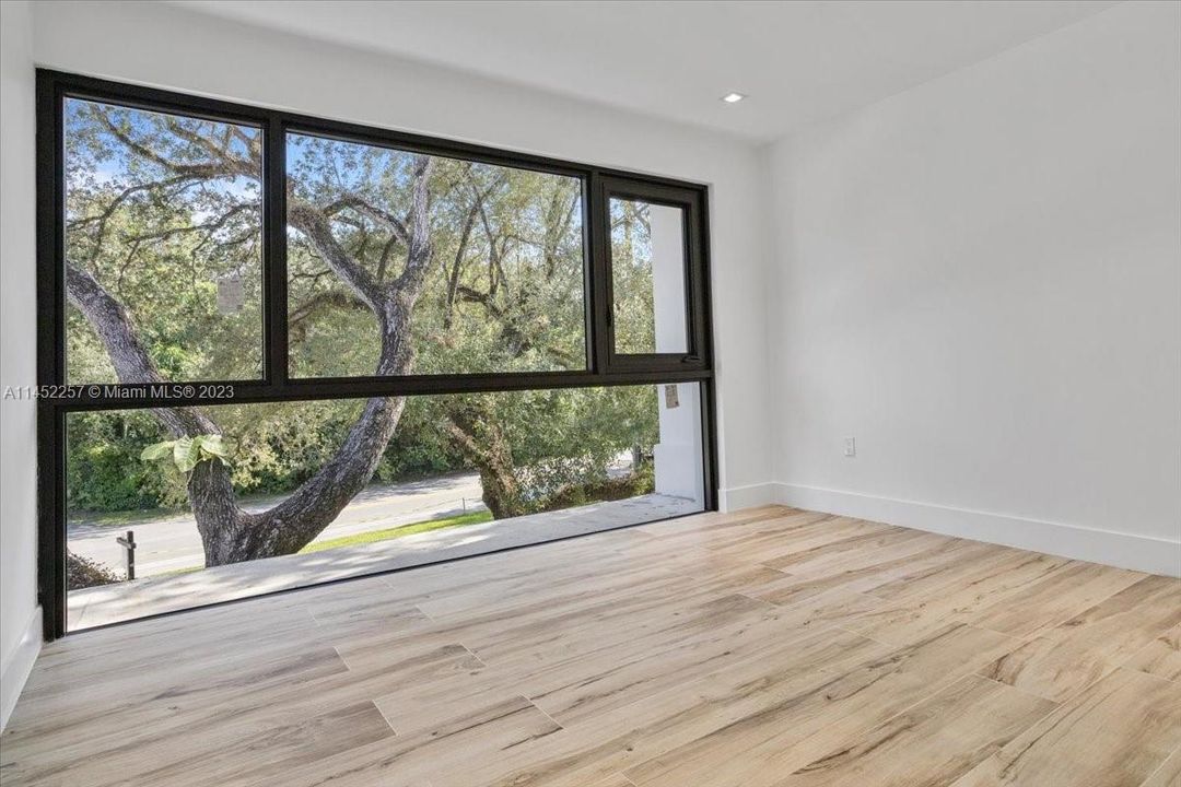 2 bedroom with beautiful view of an oak tree