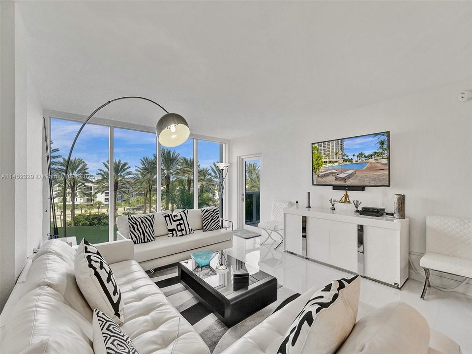 Recently Sold: $789,000 (1 beds, 1 baths, 896 Square Feet)