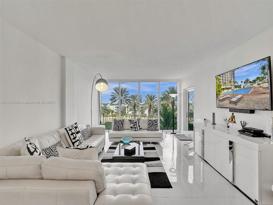 Recently Sold: $789,000 (1 beds, 1 baths, 896 Square Feet)