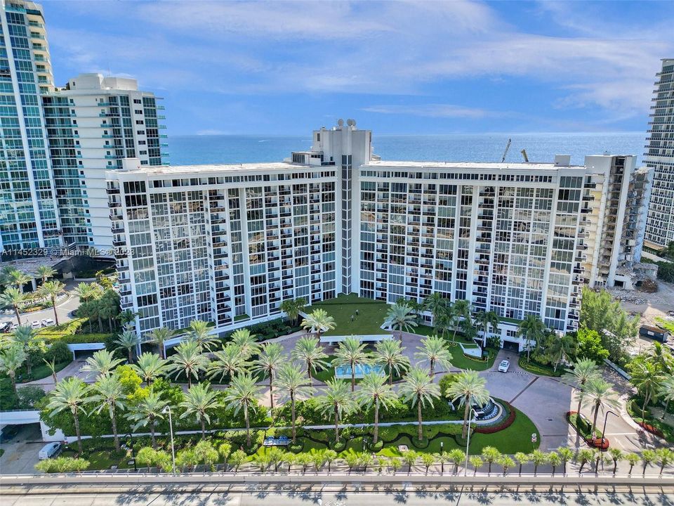 Recently Sold: $789,000 (1 beds, 1 baths, 896 Square Feet)