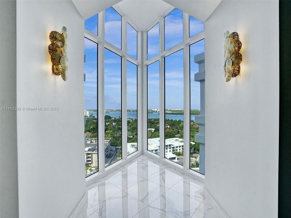 Recently Sold: $789,000 (1 beds, 1 baths, 896 Square Feet)