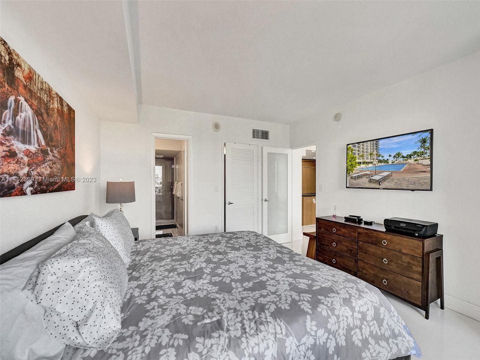 Recently Sold: $789,000 (1 beds, 1 baths, 896 Square Feet)