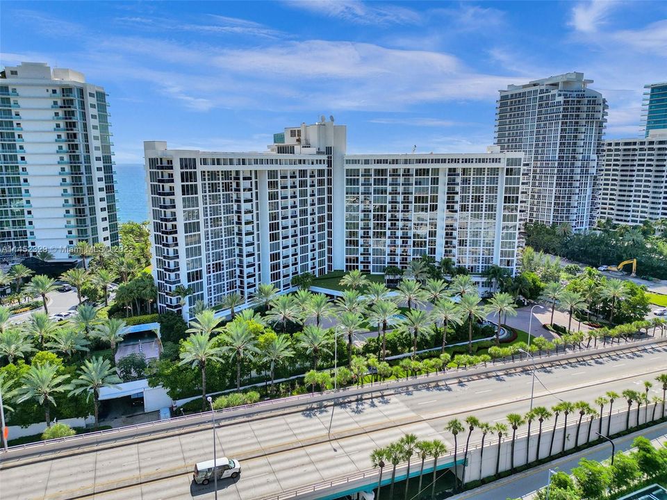 Recently Sold: $789,000 (1 beds, 1 baths, 896 Square Feet)