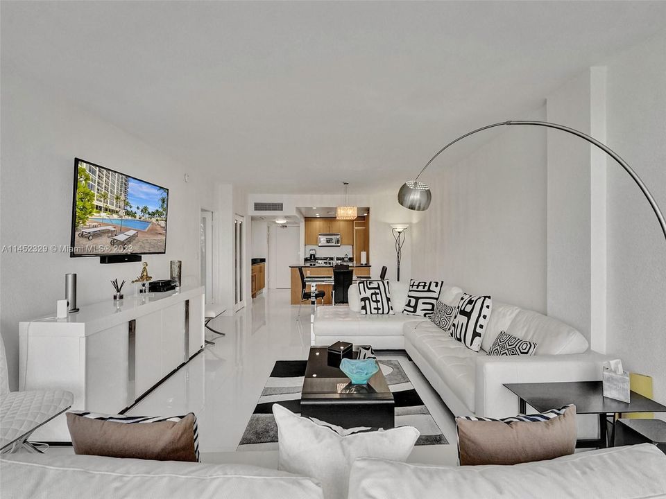 Recently Sold: $789,000 (1 beds, 1 baths, 896 Square Feet)