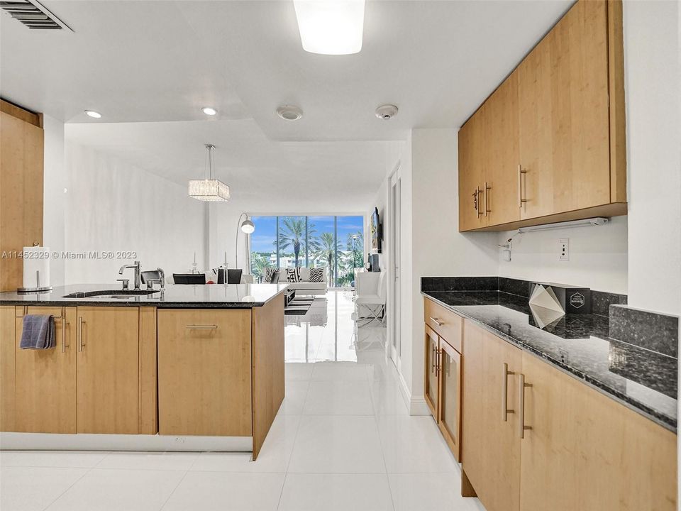 Recently Sold: $789,000 (1 beds, 1 baths, 896 Square Feet)