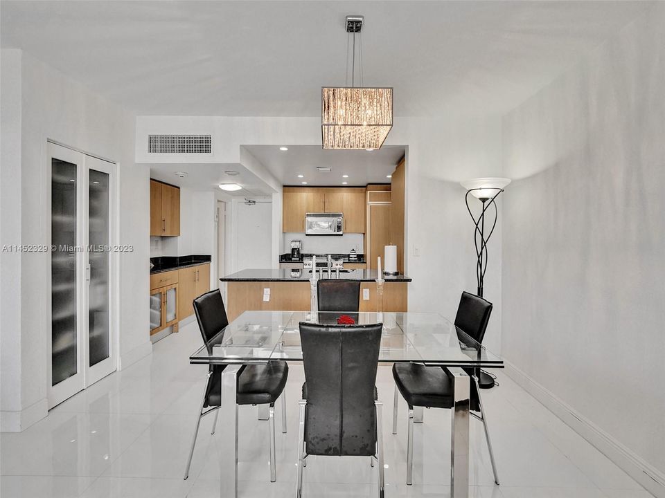 Recently Sold: $789,000 (1 beds, 1 baths, 896 Square Feet)