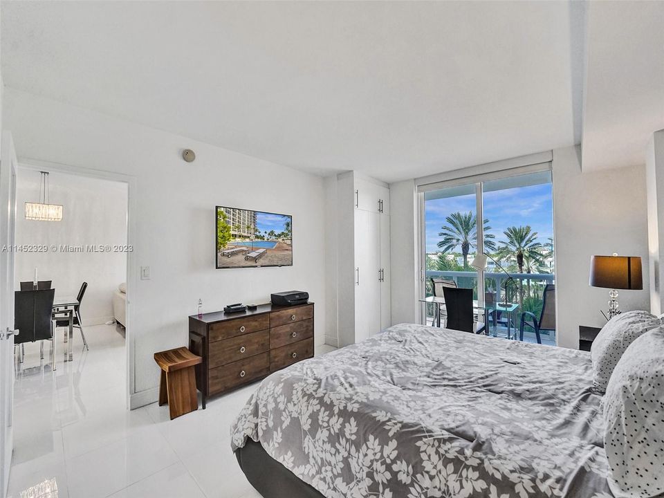 Recently Sold: $789,000 (1 beds, 1 baths, 896 Square Feet)