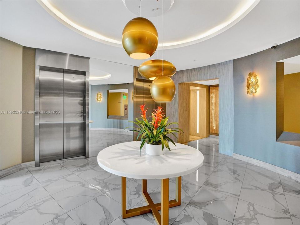 Recently Sold: $789,000 (1 beds, 1 baths, 896 Square Feet)