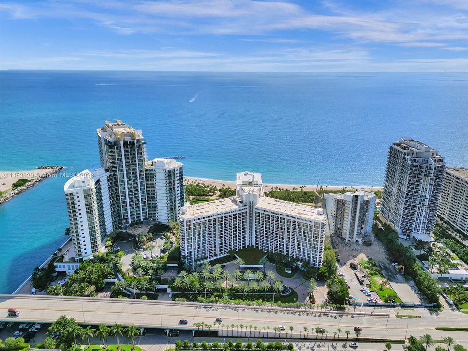 Recently Sold: $789,000 (1 beds, 1 baths, 896 Square Feet)