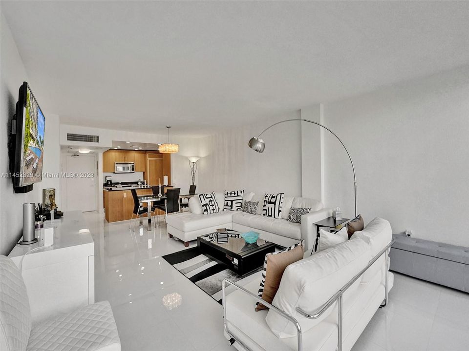 Recently Sold: $789,000 (1 beds, 1 baths, 896 Square Feet)