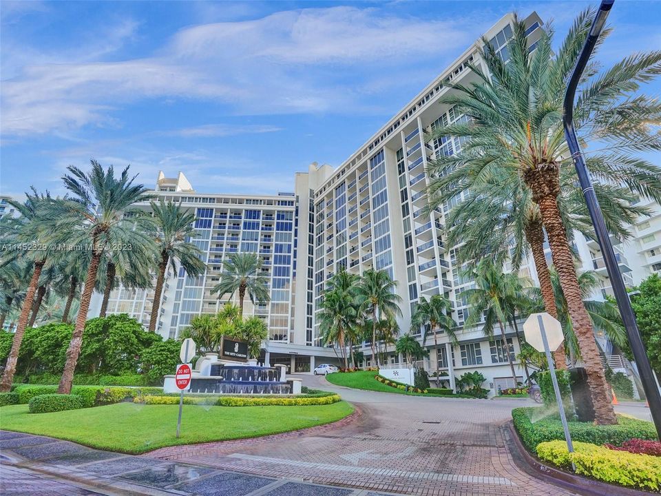 Recently Sold: $789,000 (1 beds, 1 baths, 896 Square Feet)