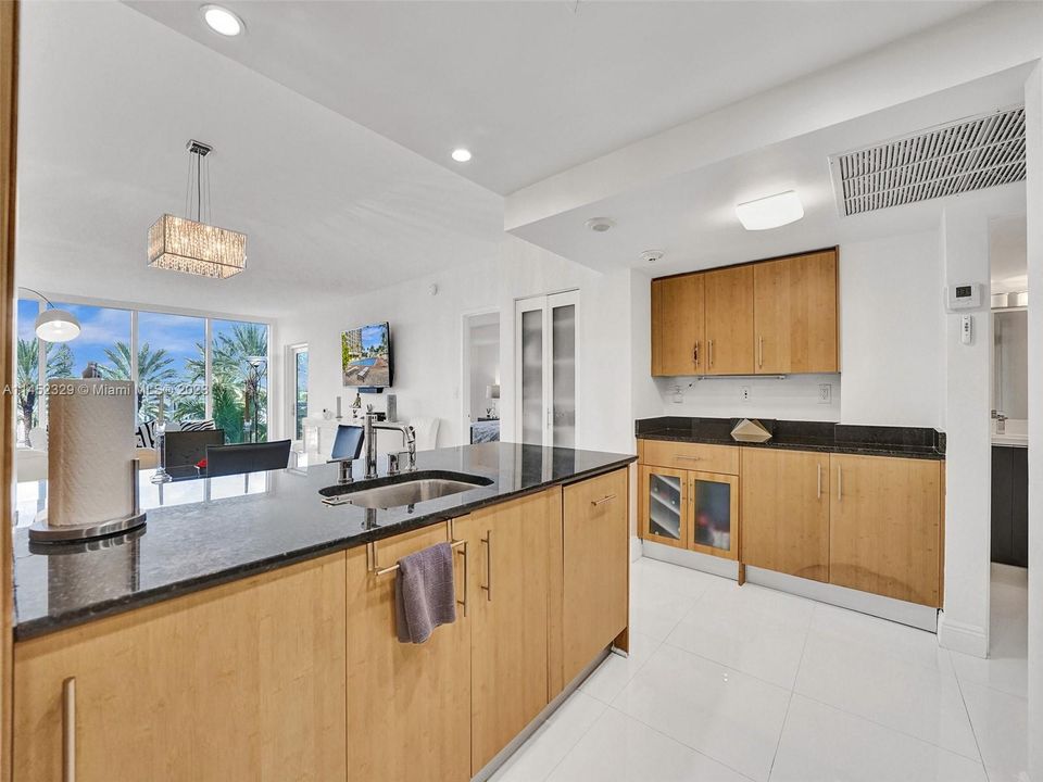 Recently Sold: $789,000 (1 beds, 1 baths, 896 Square Feet)