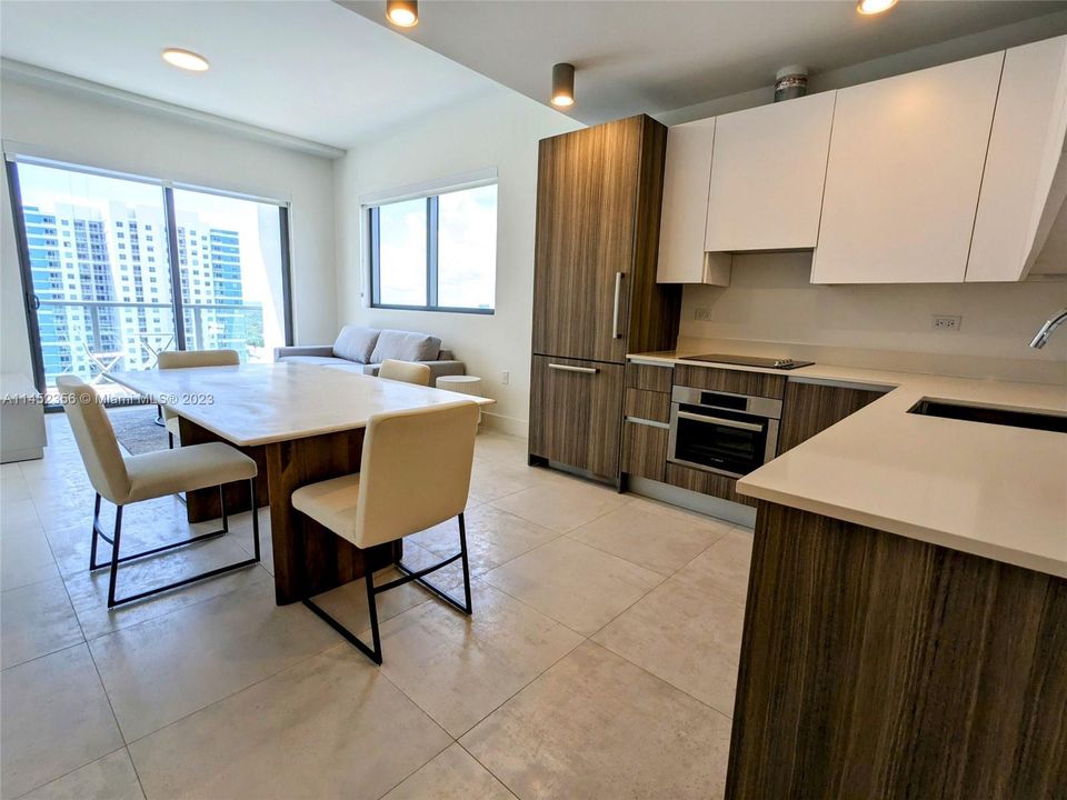 Vendido Recientemente: $579,000 (1 camas, 1 baños, 574 Pies cuadrados)