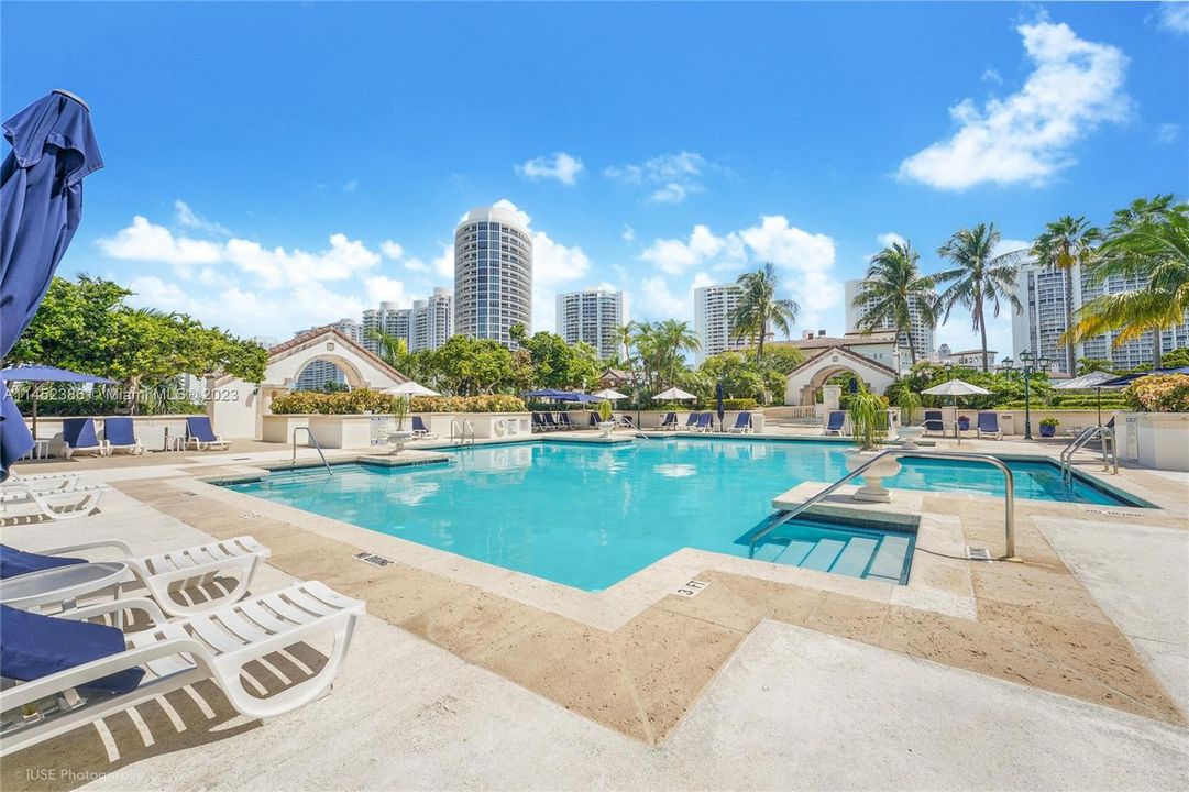 Недавно продано: $1,900,000 (4 спален, 4 ванн, 4050 Квадратных фут)